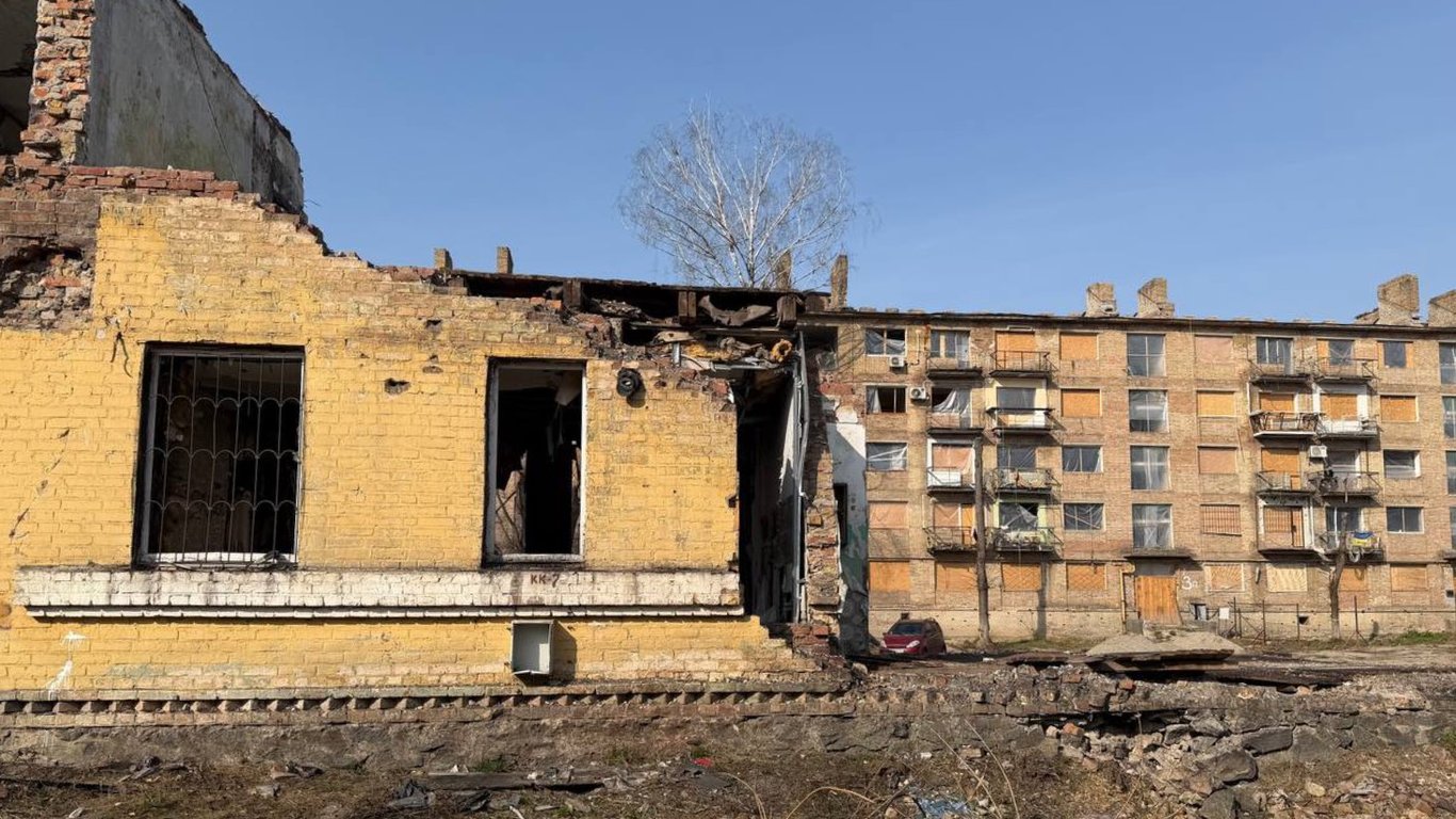 Знесли будинок на Святошино, де рік тому загинули кияни