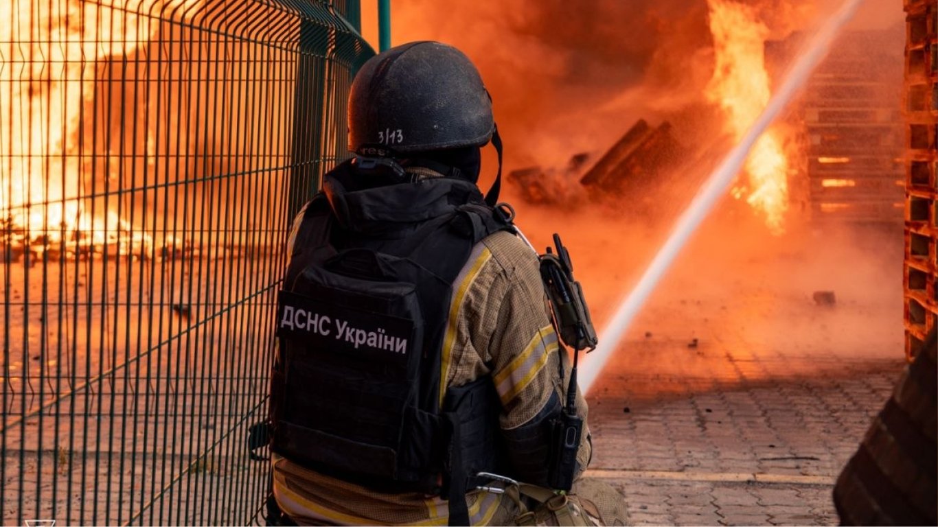 Удар КАБами по Харькову: 10 пострадавших, разрушения