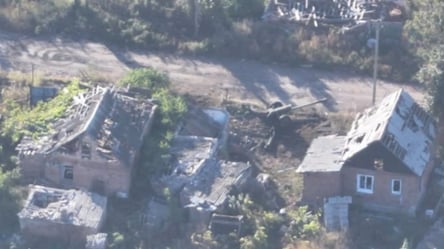 ЗСУ ювелірно знищили російську гаубицю, яка стояла серед житлових будинків - 285x160