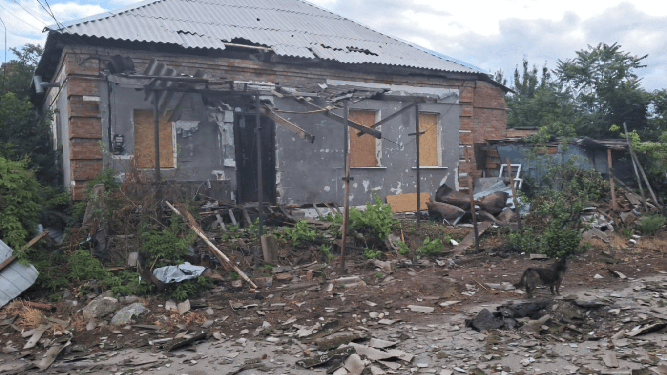 Поврежденные дома и хозяйственные постройки - обстрел Днепропетровщины