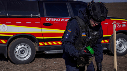 Минэкономики: разминирование в 20 км от фронта остановили из-за дронов - 290x160