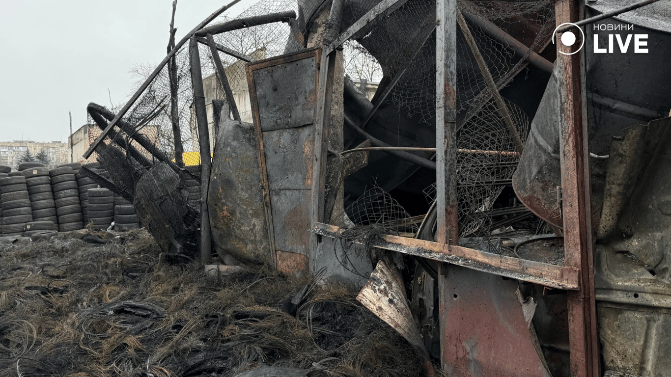 Удар поруч із домом