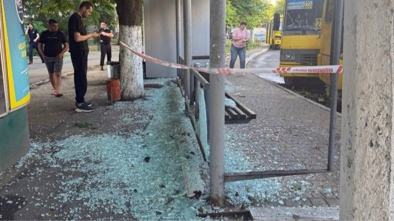 Росія обстріляла Одещину: постраждали будинки, зупинка та люди