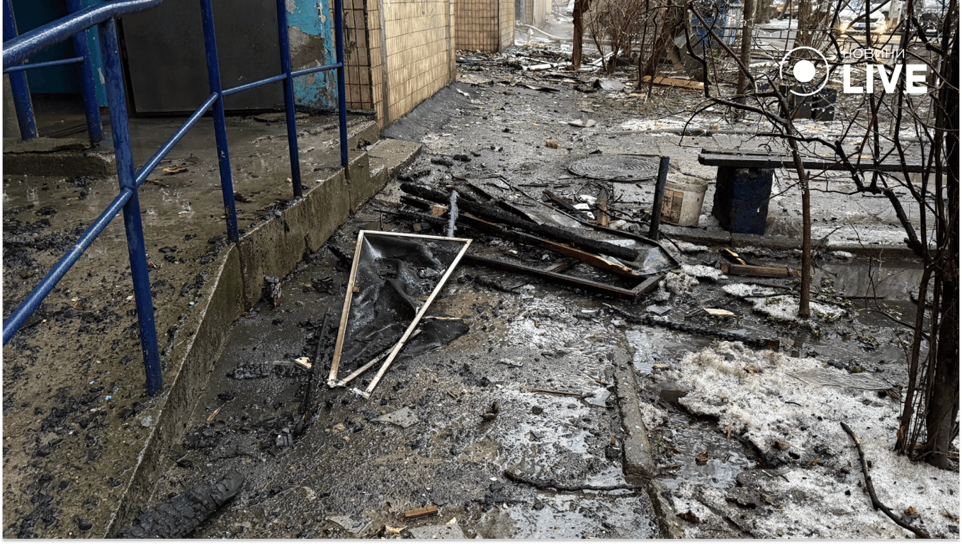 На місці атаки в Одесі спалахнула пожежа