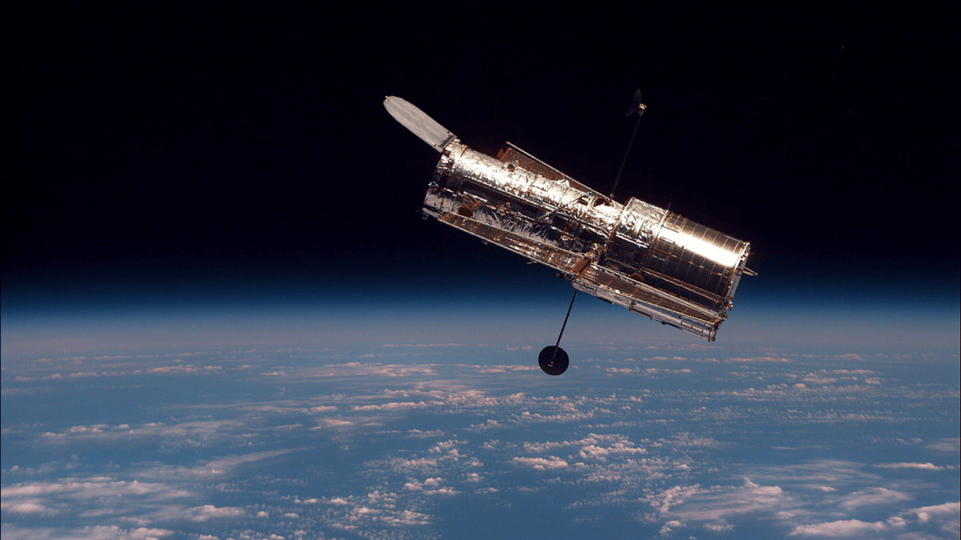 Телескоп Хаббл обнаружил линзообразную галактику: мистические кадры