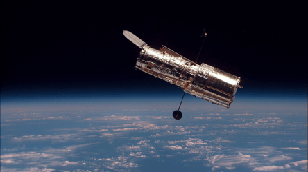 Телескоп Хаббл обнаружил линзообразную галактику: мистические кадры - 285x160