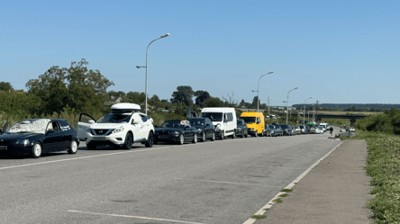 Пробки с четырьмя странами — очереди на границе Украины с утра - 285x160