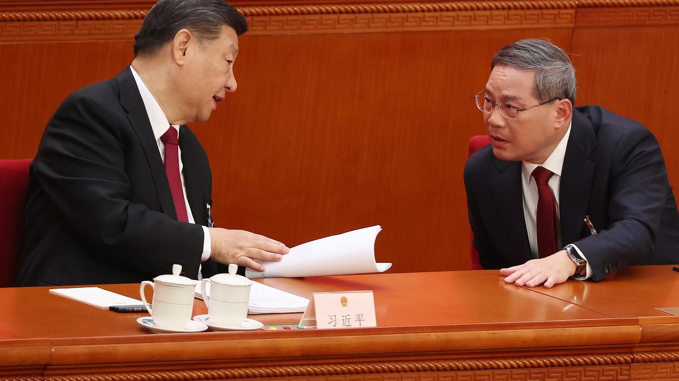 Премьер-министр Ли Цян назвал главные риски для экономики Китая