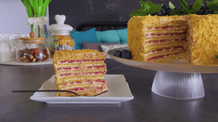 Медовик с ягодной начинкой — вкуснее классического торта - 285x160