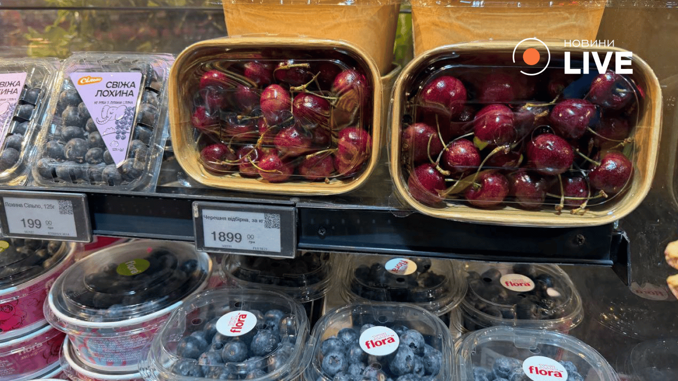 Скільки коштує черешня в березні