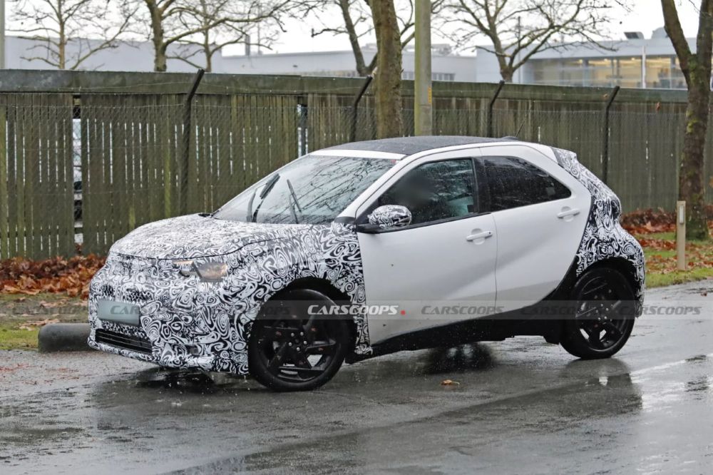 Найменший кросовер Toyota отримав радикальні оновлення - фото 1