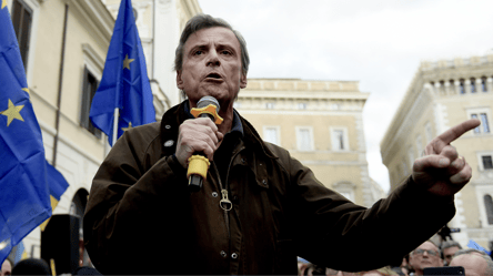 Італійський сенатор зробив тату з гербом України - 290x166