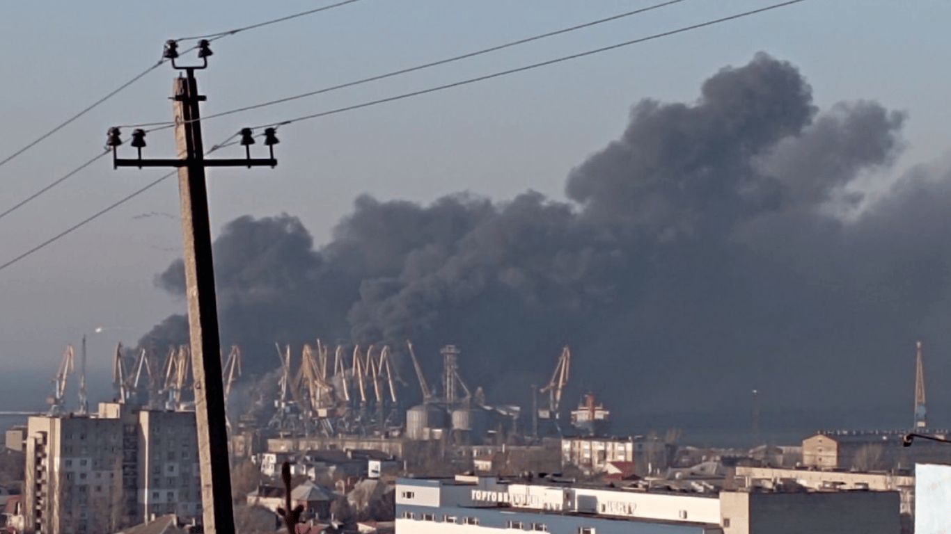 У тимчасово окупованому Бердянську сталася серйозна пожежа на Косі