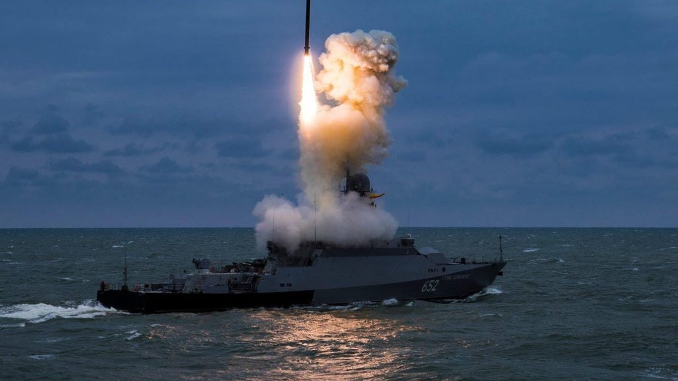 В Черном море снова появился вражеский ракетоноситель