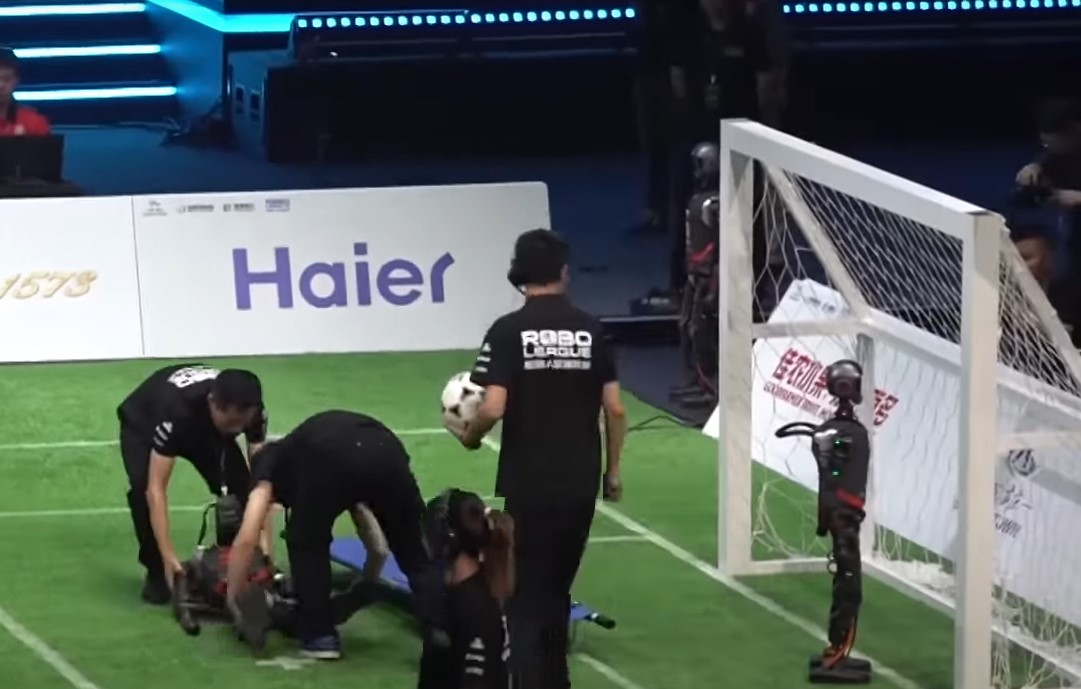 Football match between androids