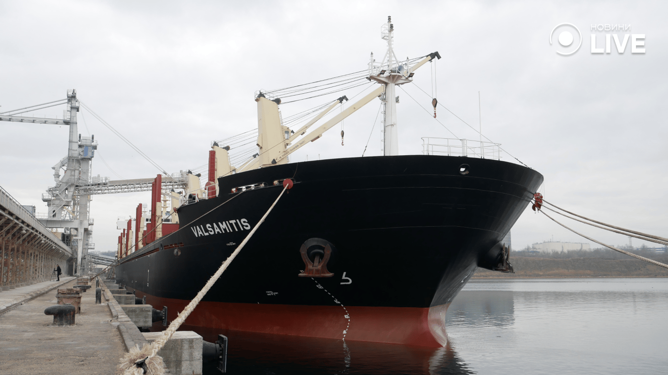 У портах Великої Одеси завантажуються хімічні танкери — що відомо про експорт