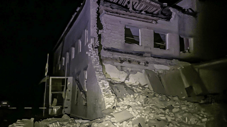 Оккупанты ударили по зданию ГСЧС на Харьковщине — там было шестеро спасателей - 290x166