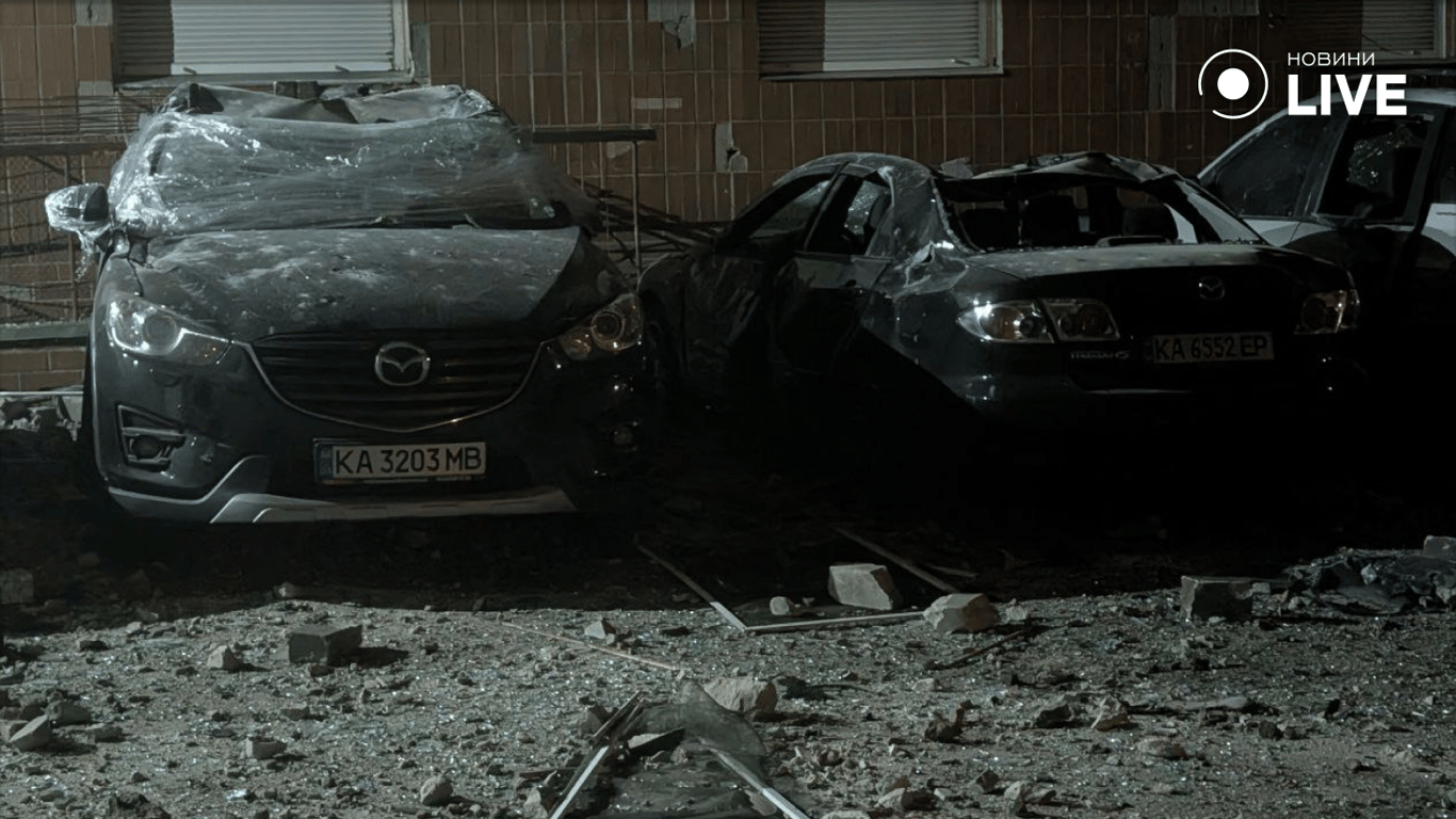 Уламки безпілотників впали у Києві — фото наслідків