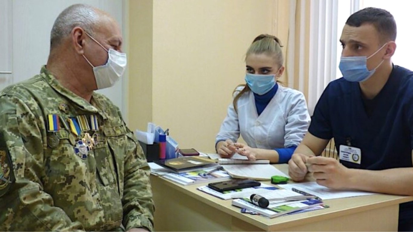 Безоплатні медичні послуги для українських ветеранів — що гарантує держава