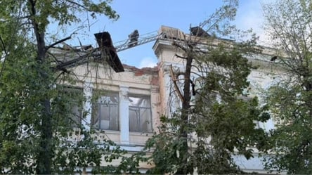 Жахливий удар по Харкову: обстріл музею, загинули рятувальники - 285x160