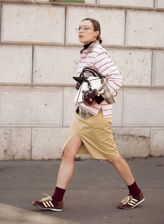 Коричневі кросівки на хвилі популярності