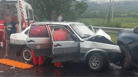 Автомобили смяло — во Львовской области произошло смертельное ДТП - 285x160