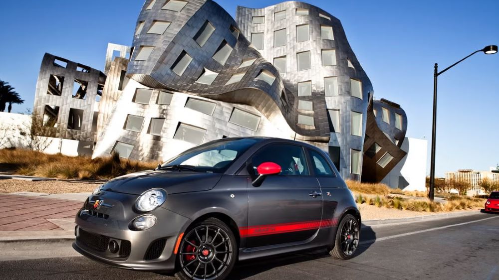 Четыре автомобиля, где невозможно поменять масло самостоятельно - фото 4