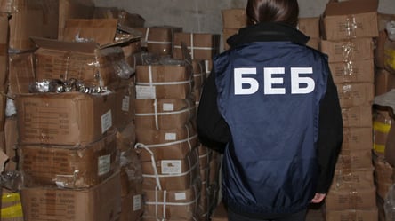 В порту Одесчины обнаружили материалы для подпольного производства "брендовой" парфюмерии - 285x160