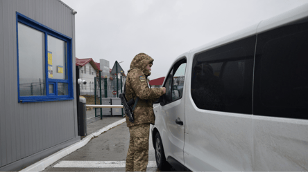 Черги на кордоні України — на одному з КПП затор з автобусів - 285x160