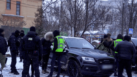 У Києві викрили наркоторговців, які постачали заборонені речовини для "vip-клієнтів" - 285x160