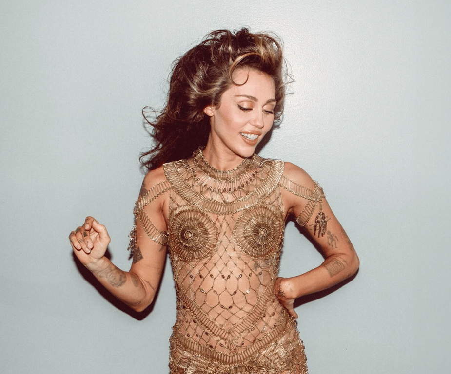 Майлі Сайрус змусила по-новому подивитись на об'ємні хвилі