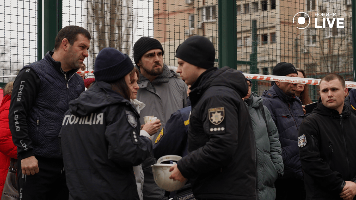 Ще одне тіло дістали з-під завалів в Одесі — у місті на завтра оголосили день жалоби - фото 1