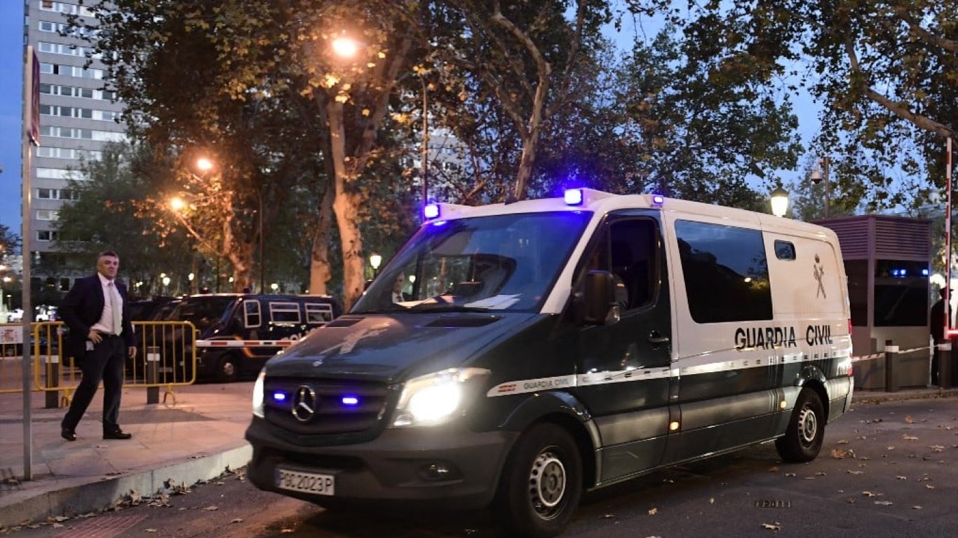 В Испании арестовали 10 человек за ограбление украинских беженцев