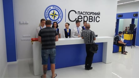 Украинские беженцы в Польше могут оформить украинские паспорта: детали - 285x160