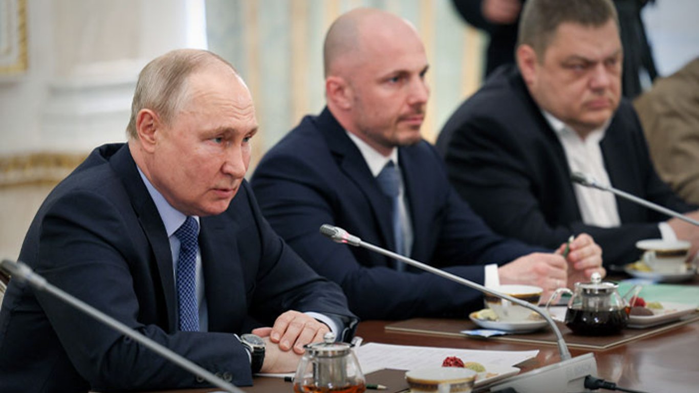 У Кремлі готують валютні обмеження через падіння рубля: деталі