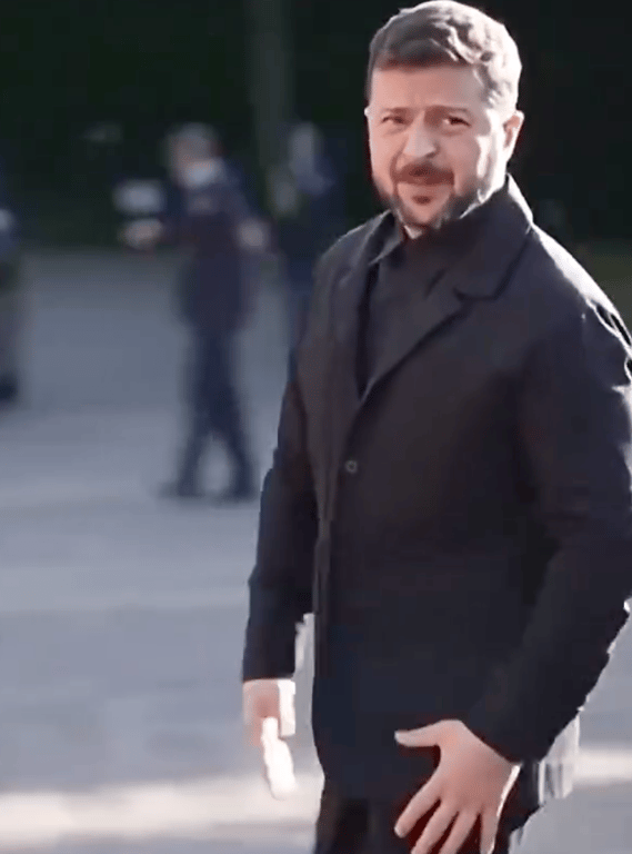 Володимир Зеленський у костюмі