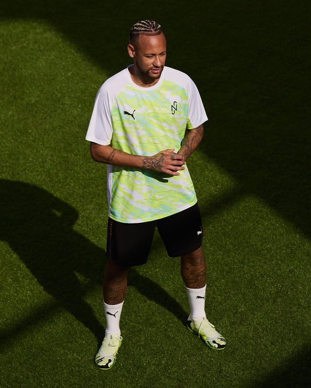 Неймар во время подготовки к матчу