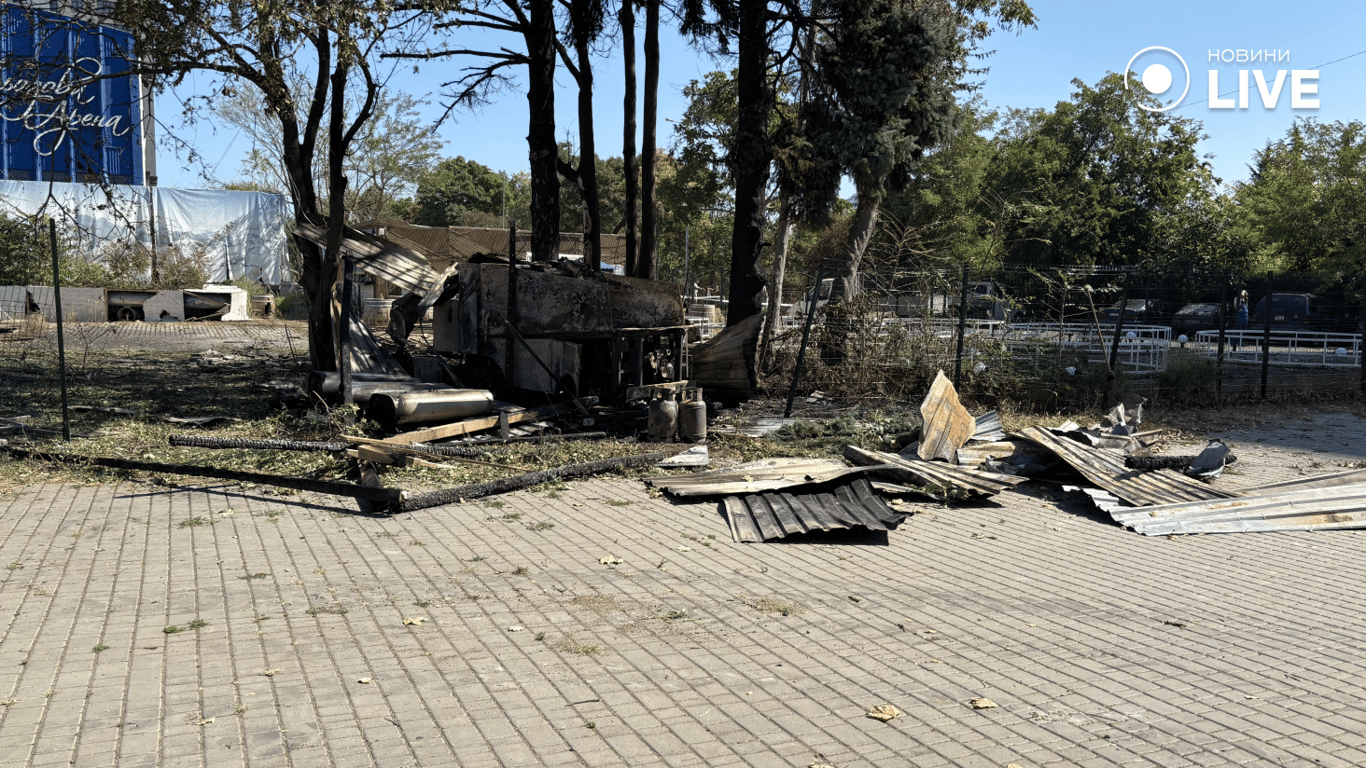 Одеса після нічної атаки — фоторепортаж наслідків атаки на місто - фото 6