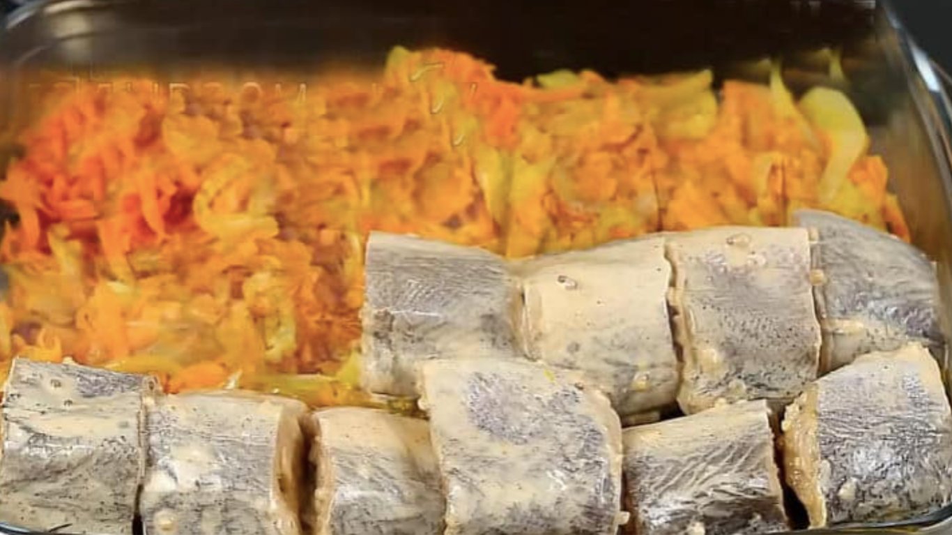 рецепт хеку з овочевою подушкою, маринадом із майонезу