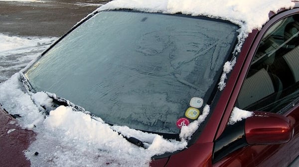 Як отримати штраф за розморожування лобового скла авто
