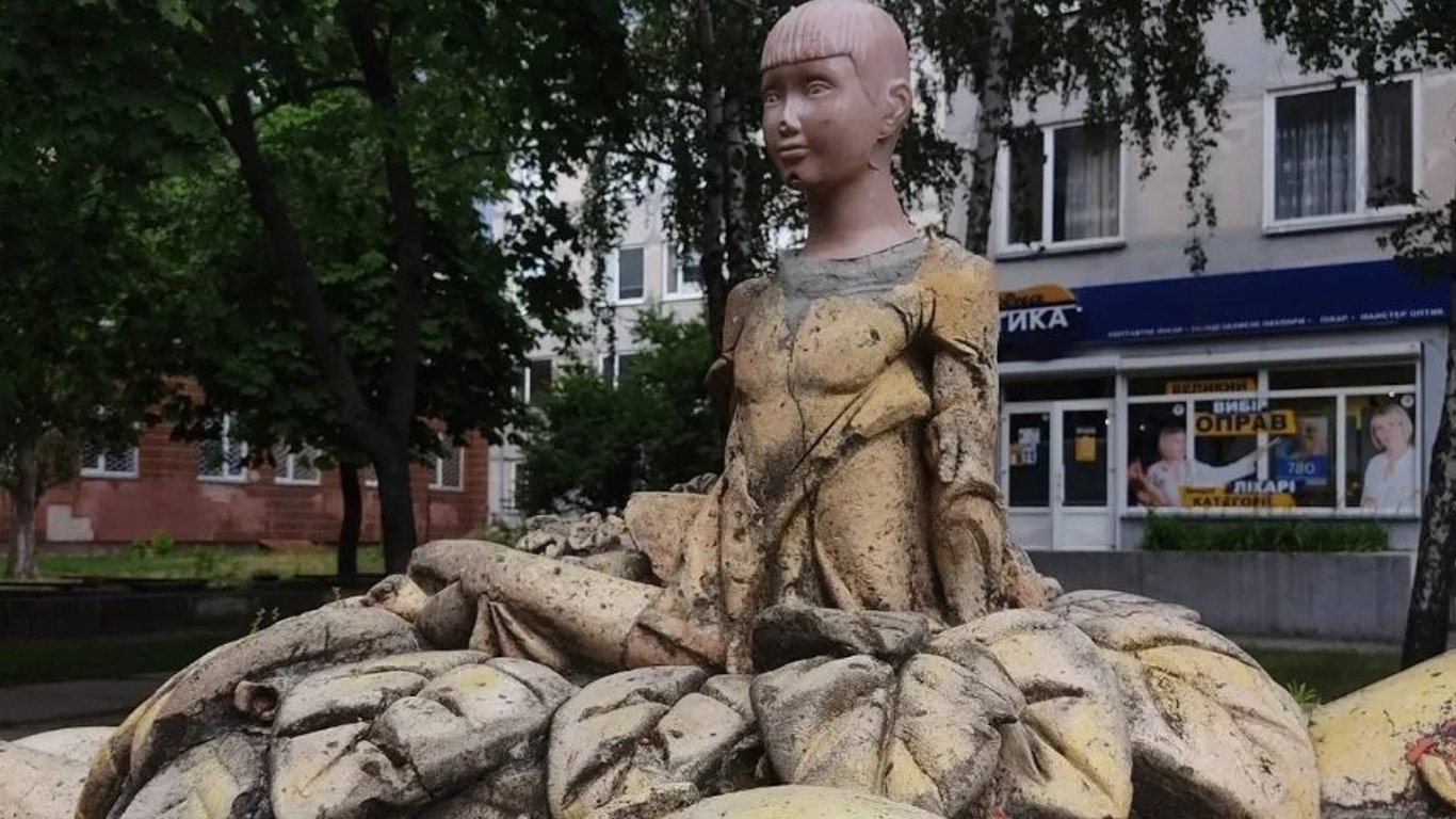Скульптура Дюймовочки в Києві - Чому її хотіли знести