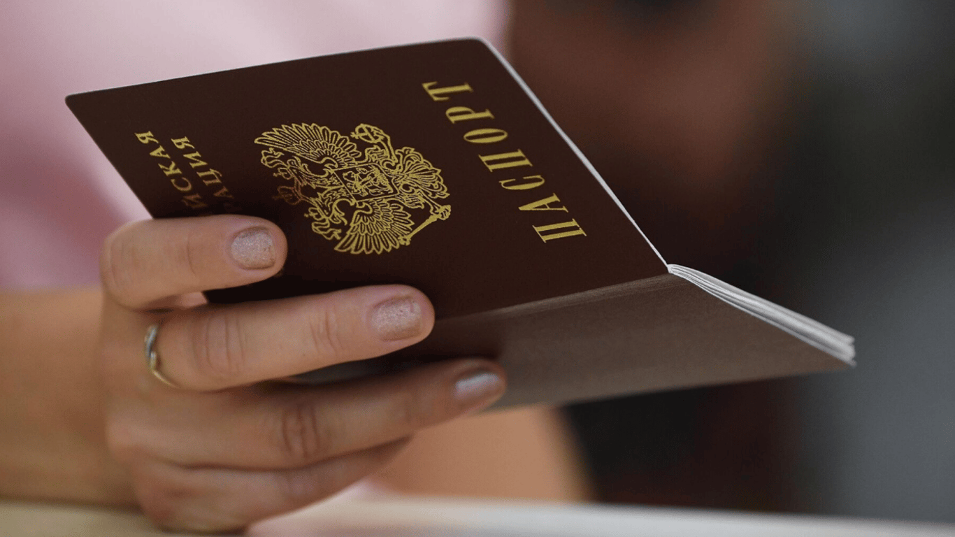 Окупанти почали по-новому примушувати українців отримати російський паспорт