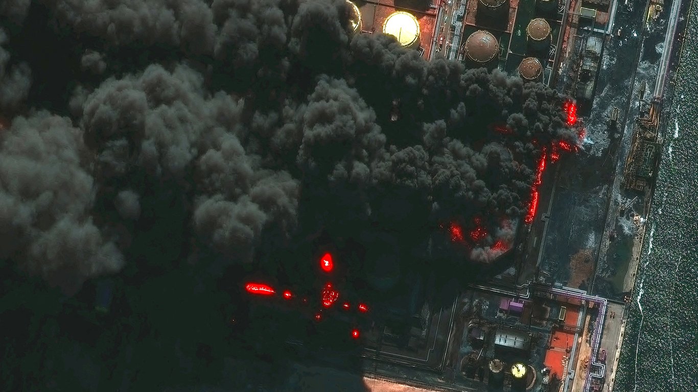 СБУ вдруге за тиждень уразили нафтотермінал "Усть-Луга" в РФ