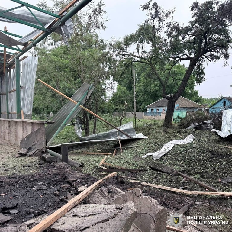 Обломки від споруди