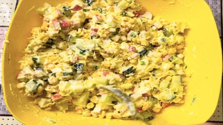 Найкращий "Крабовий" салат за 5 хвилин — зберігайте рецепт - 285x160