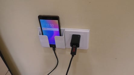 Чи безпечно заряджати смартфон через USB-порт у розетці - 285x160