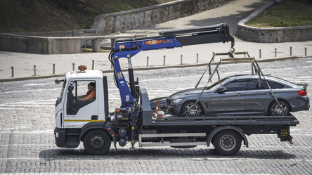 В Києві почали діяти нові правила платного паркування: тарифи - 290x160