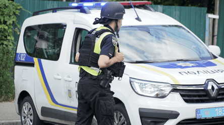 У Києві нападник з ножем поранив людей: підозрюваного затримали - 290x166