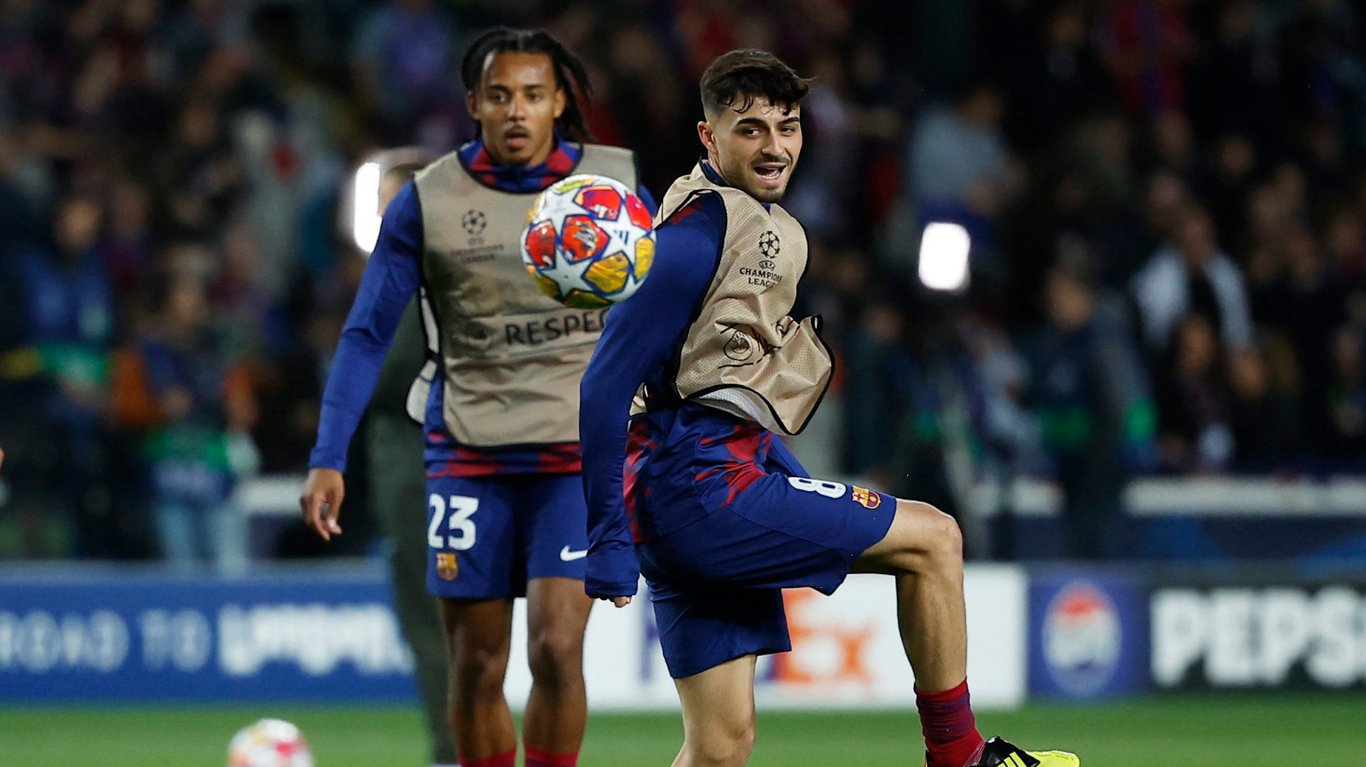 Барселона может продать Педри