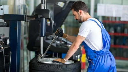 В "Азові" потрібні шиномонтажники — які умови роботи - 290x160